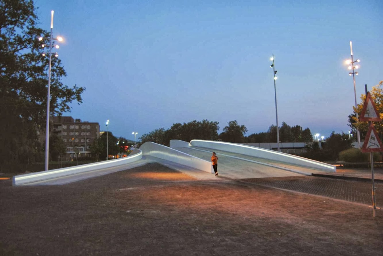Na Druk Geluk Brug by René van Zuuk