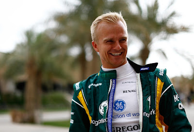 радостный Хейкки Ковалайнен на Гран-при Бахрейна 2013