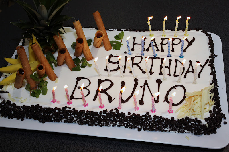 торт для Бруно Сенны на день рождения на Гран-при Кореи 2011