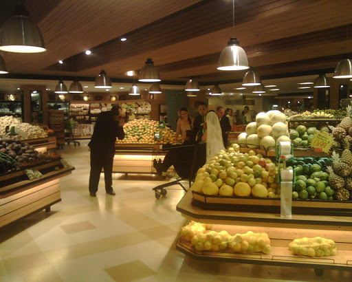 Supermercado Confiança Esmeralda, R. das Roseiras, 233 - Fragata, Marília - SP, 17516-300, Brasil, Lojas_Mercearias_e_supermercados, estado Sao Paulo