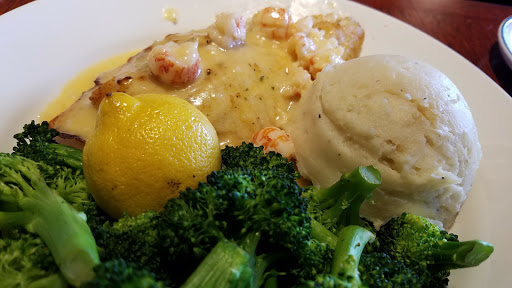 Seafood Restaurant «Red Lobster», reviews and photos, 391 W Army Trail Rd, Bloomingdale, IL 60108, USA