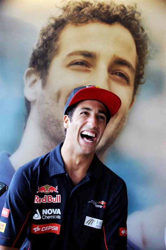 бесконечный смех Даниэля Риккардо на Гран-при Бельгии 2013