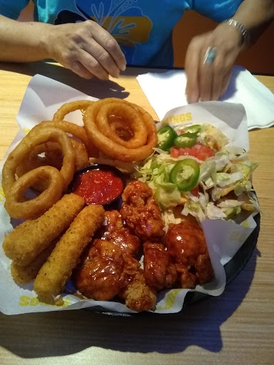 Chicken Wings Restaurant «Buffalo Wild Wings», reviews and photos, 3441 Valley Plaza Pkwy a, Fort Wright, KY 41017, USA