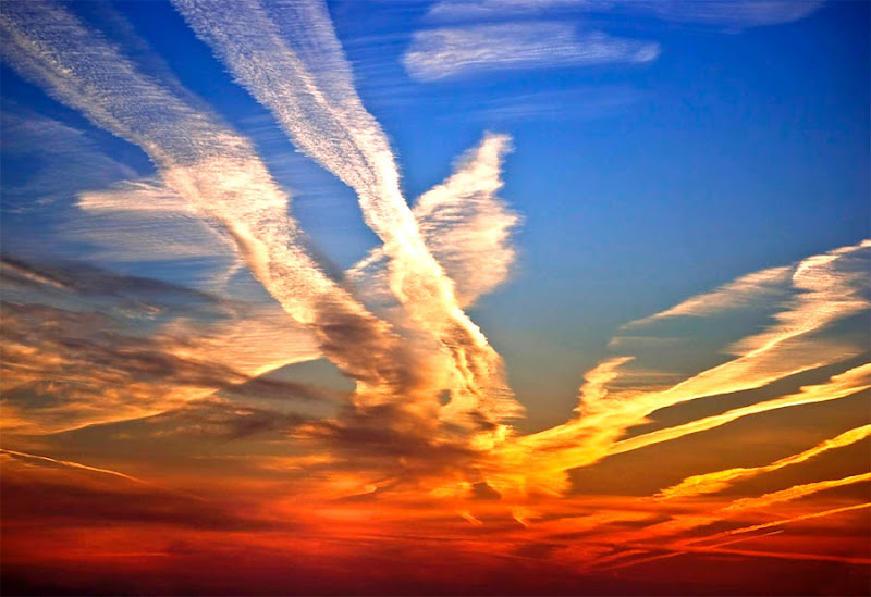 Jets Clouds Effects  An Ephemeral Sky Show   Image Galleries