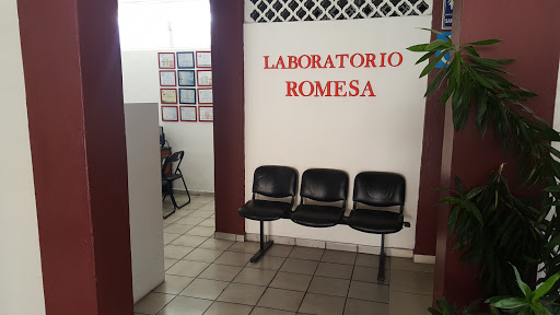 Laboratorio De Diagnostico Clínico Y Farmacia ROMESA, Calle Basilio Vadillo 100, Centro, 28100 Tecomán, Col., México, Centro de diagnóstico clínico | COL