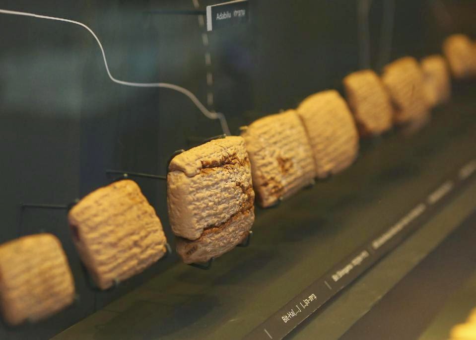 Ancient tablets displayed in Jerusalem fuel looting debate Ancient tablets displayed in Jerusalem fuel looting debate