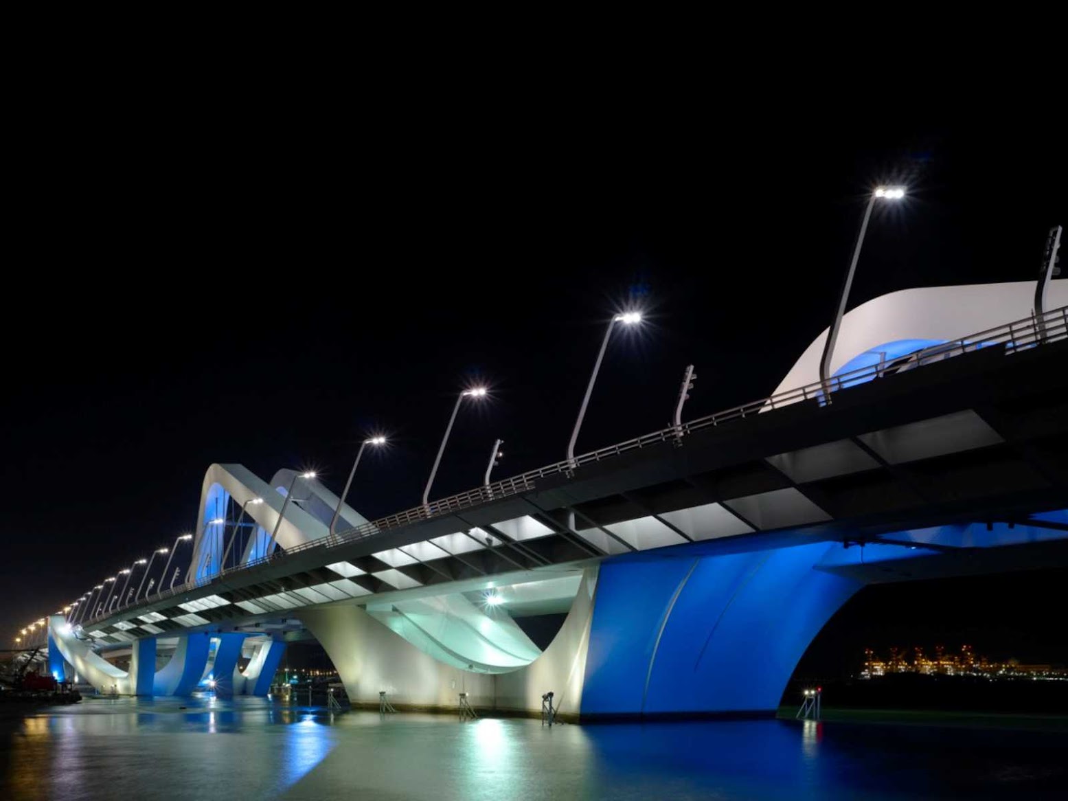 Abu Dhabi - Emirati Arabi Uniti: [SHEIKH ZAYED BRIDGE BY ZAHA HADID ARCHITECTS]