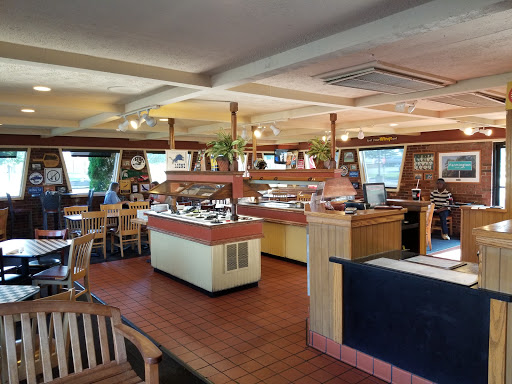 Pizza Restaurant «Pizza Hut», reviews and photos, 38300 W 10 Mile Rd, Farmington, MI 48335, USA