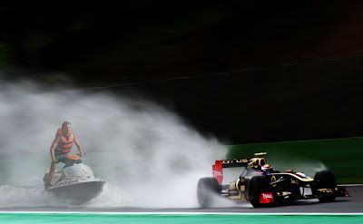 фотошоп Нико Росберг в слипстриме Lotus Renault Виталия Петрова на Гран-при Бельгии 2011