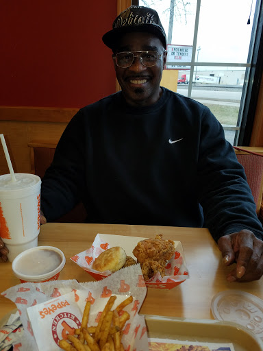 Chicken Restaurant «Popeyes Louisiana Kitchen», reviews and photos, 1616 Big Timber Rd, Elgin, IL 60123, USA