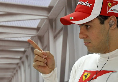 Фелипе Масса показывает палец на Гран-при Индии 2011