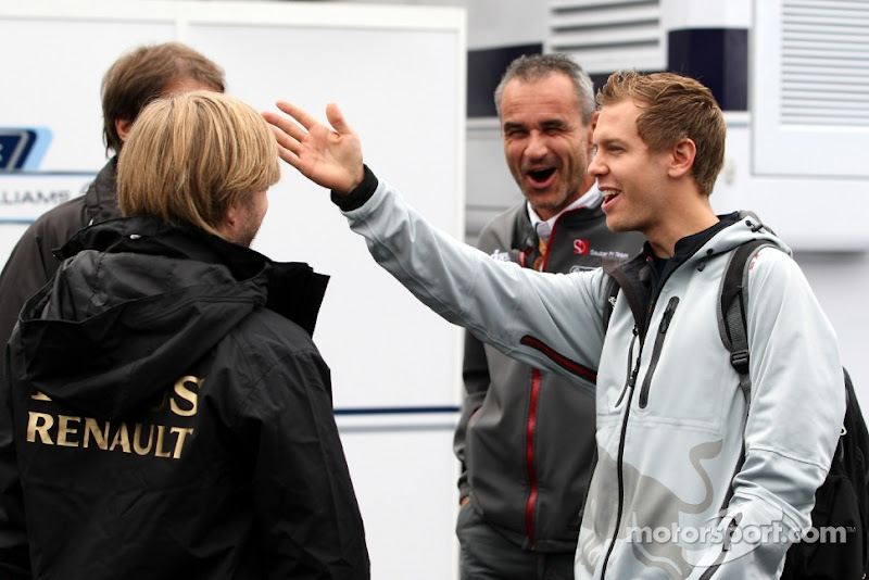 Ник Хайдфельд и Себастьян Феттель встретились в паддоке Нюрбургринга на Гран-при Германии 2011