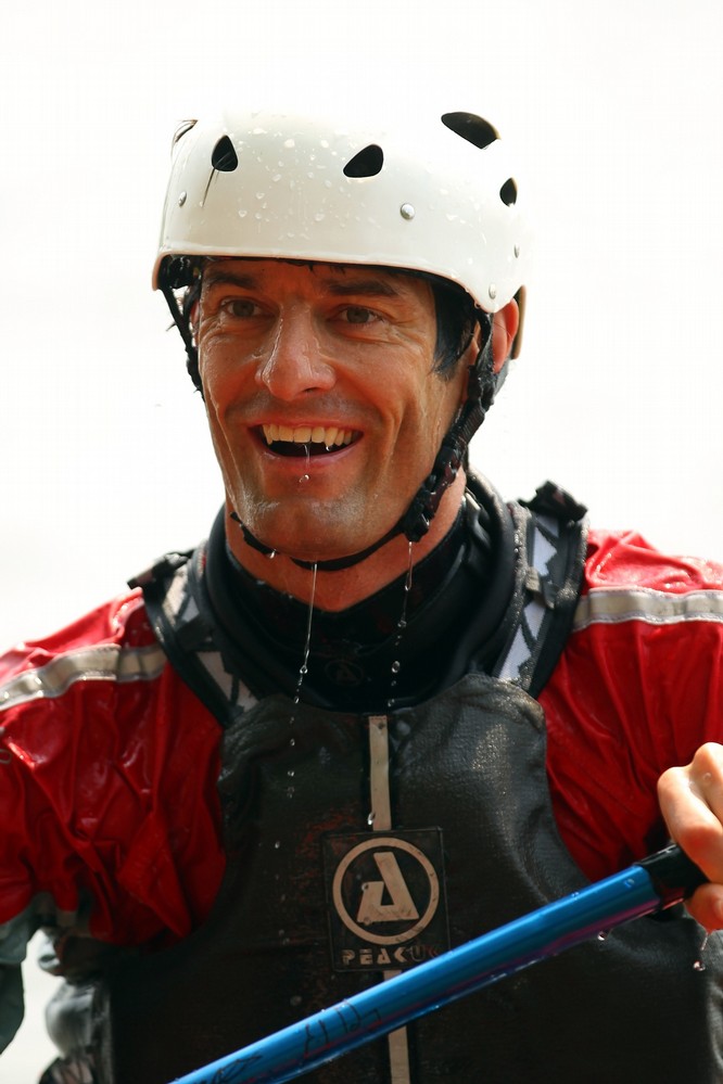 мокрый и смеющийся Марк Уэббер - каякинг в Монреале в дни уикэнда на Гран-при Канады 2011