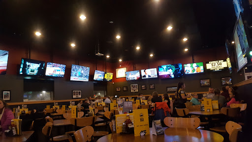 Chicken Wings Restaurant «Buffalo Wild Wings», reviews and photos, 5600 Belleville Crossing St, Belleville, IL 62226, USA