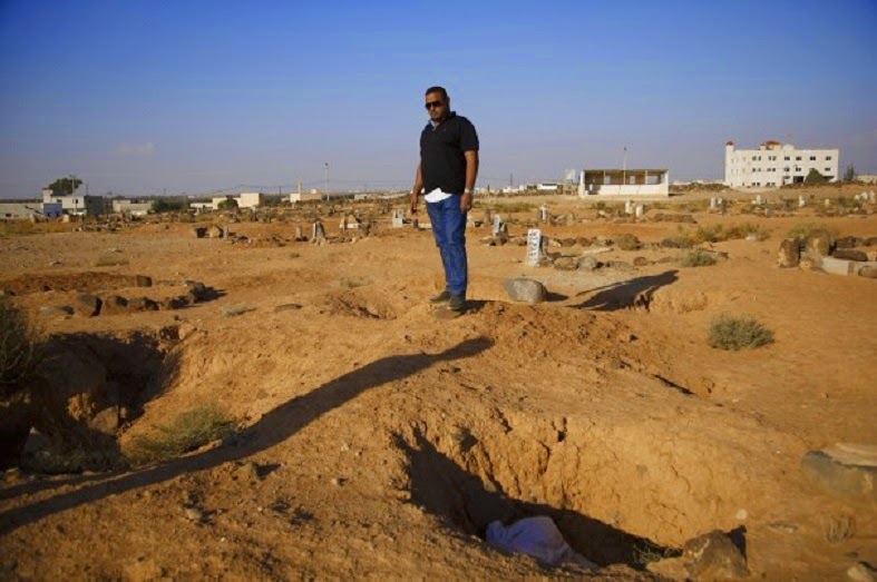 Tomb raiders in Jordan descend on ancient crypts Tomb raiders in Jordan descend on ancient crypts
