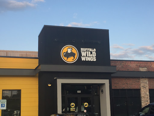 Chicken Wings Restaurant «Buffalo Wild Wings», reviews and photos, 385 NY-25A, Miller Place, NY 11764, USA