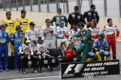 Марк Уэббер кладет ослика на место Михаэля Шумахера на Гран-при Бразилии 2004