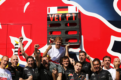 Себастьян Феттель и команда Red Bull побеждают на Гран-при Европы 2011