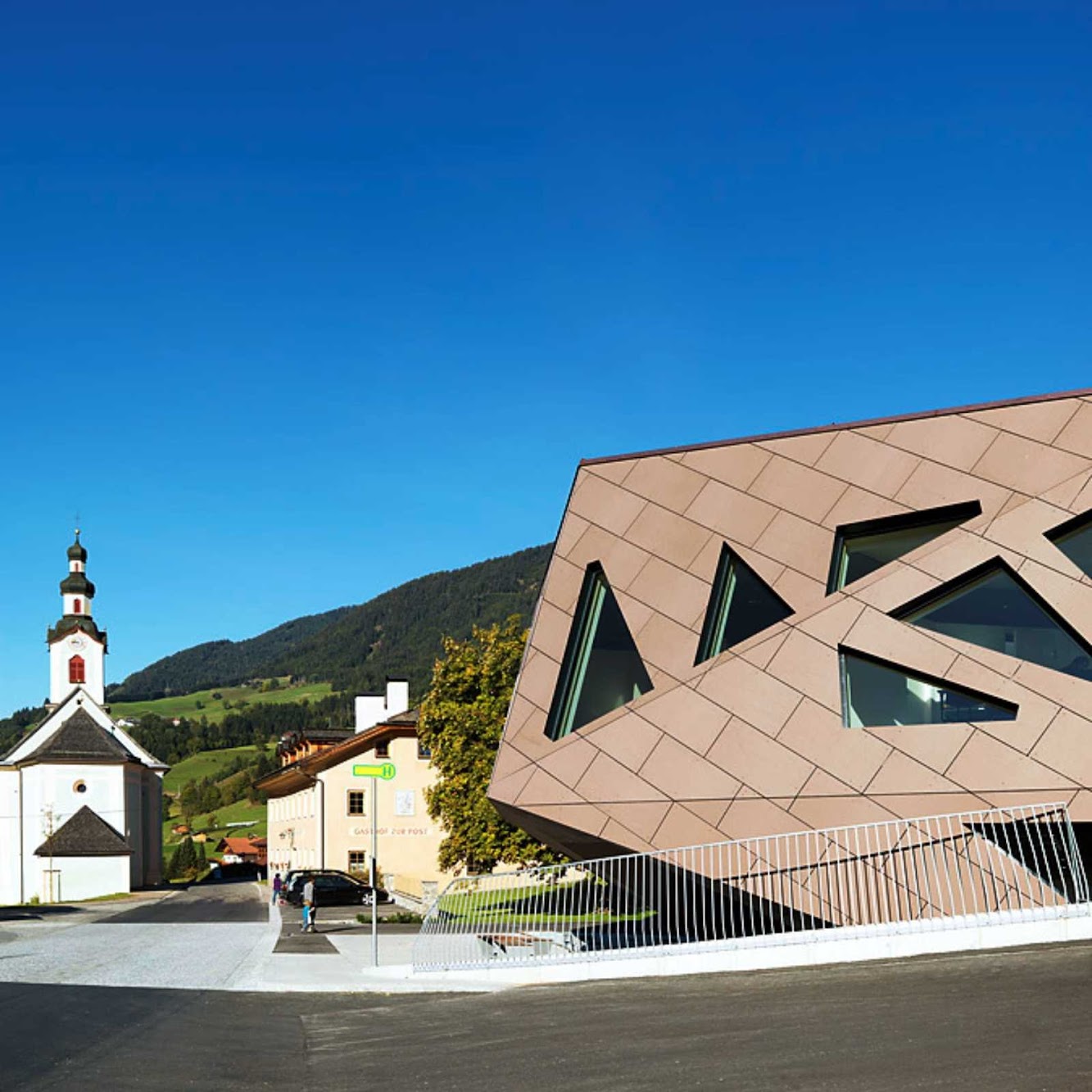 Community Centre by Machné Architekten