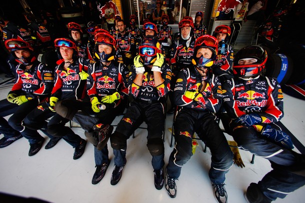 Механики Red Bull на Гран-при Европы 2011
