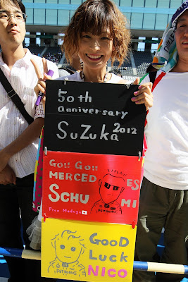 баннер в поддержку Нико Росберга и Михаэля Шумахера от болельщицы Medusa на Гран-при Японии 2012