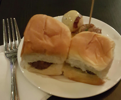 Bar & Grill «Sidebar Grille», reviews and photos, 221 N LaSalle Dr, Chicago, IL 60601, USA