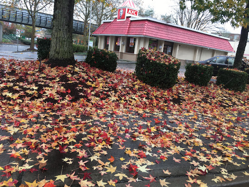 Fast Food Restaurant «KFC», reviews and photos, 15802 Bear Creek Pkwy, Redmond, WA 98052, USA