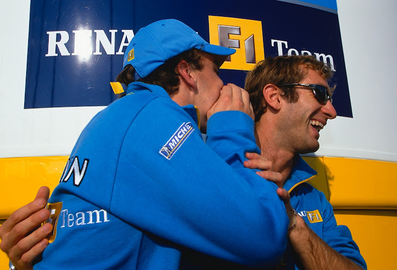 смеющиеся пилоты Renault F1 Ярно Трулли и Фернандо Алонсо на Гран-при Германии 2002
