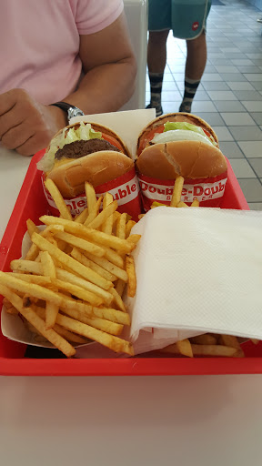 Hamburger Restaurant «In-N-Out Burger», reviews and photos, 1316 Ventura Blvd, Camarillo, CA 93010, USA