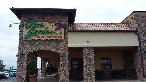 Italian Restaurant «Olive Garden», reviews and photos, 560 Kings Mall Ct, Kingston, NY 12401, USA