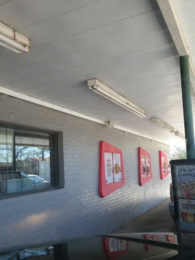 Fast Food Restaurant «Sonic Drive-In», reviews and photos, 214 E Mulberry St, Kaufman, TX 75142, USA
