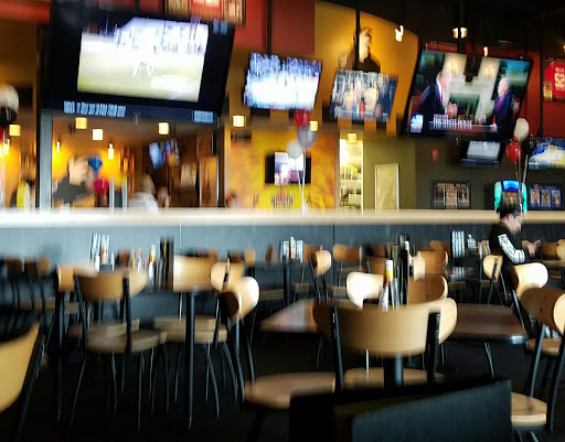 Chicken Wings Restaurant «Buffalo Wild Wings», reviews and photos, 2796 Naglee Rd, Tracy, CA 95304, USA