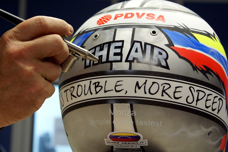 шлем Пастора Мальдонадо для Гран-при Италии 2012