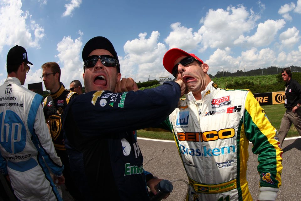 Рубенс Баррикелло и Тони Канаан бьют друг друга по лицу - IndyCar 2012