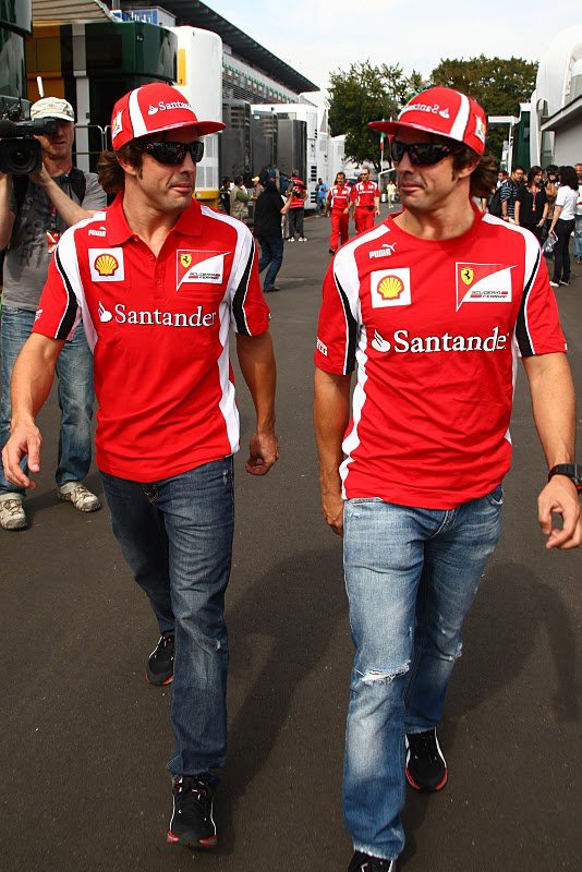 фотошоп Фернандо Алонсо и его близнец на Гран-при Италии 2011