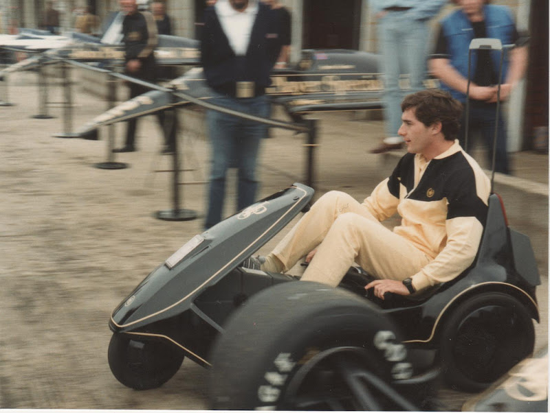 Айртон Сенна на машинке Lotus в Сильверстоуне на Гран-при Великобритании 1985