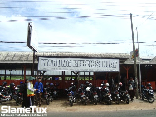 Parkiran Sepeda Motor Bebek Sinjay