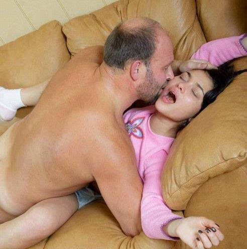 Бесплатное Порно Спящий Отец С Дочерью