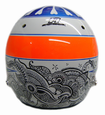 шлем Нараина Картикеяна для Гран-при Индии 2011