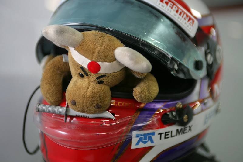 талисман Камуи Кобаяши забрался в шлем пилота на Гран-при Германии 2012