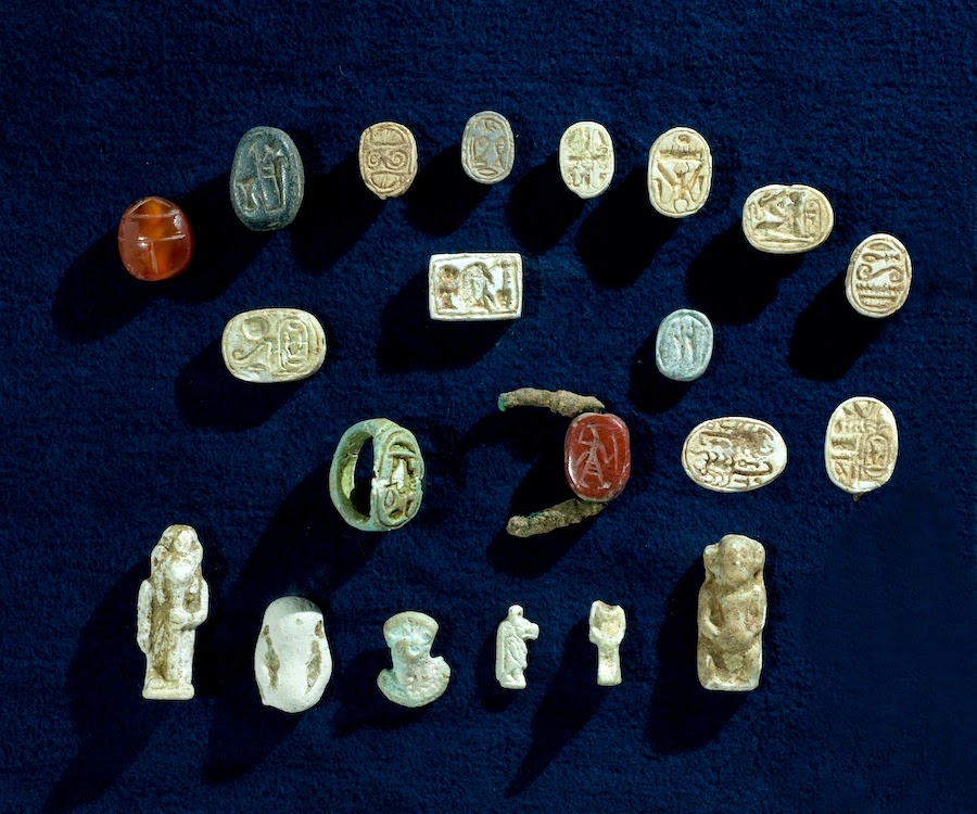 Egyptian artefacts rescued from robbed tomb in Israel Egyptian artefacts rescued from robbed tomb in Israel