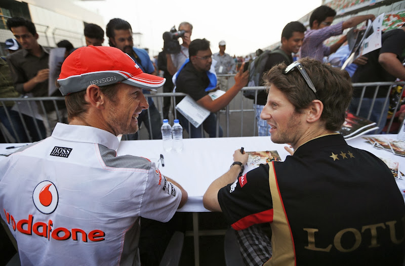 Дженсон Баттон и Ромэн Грожан на автограф-сессии Гран-при Индии 2013