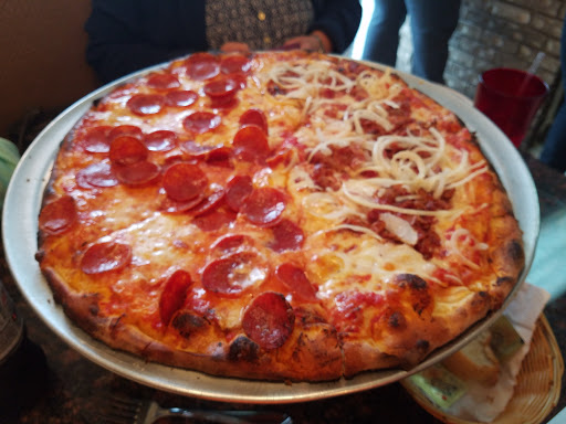 Pizza Restaurant «Roma Pizzeria», reviews and photos, 150 Wakelee Ave, Ansonia, CT 06401, USA