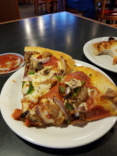 Pizza Restaurant «Pizza Hut», reviews and photos, 2871 W State St, Bristol, TN 37620, USA