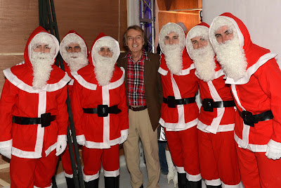 пилоты Ferrari и Лука ди Монтедземоло в нарядах Санты в Маранелло 16 декабря 2012