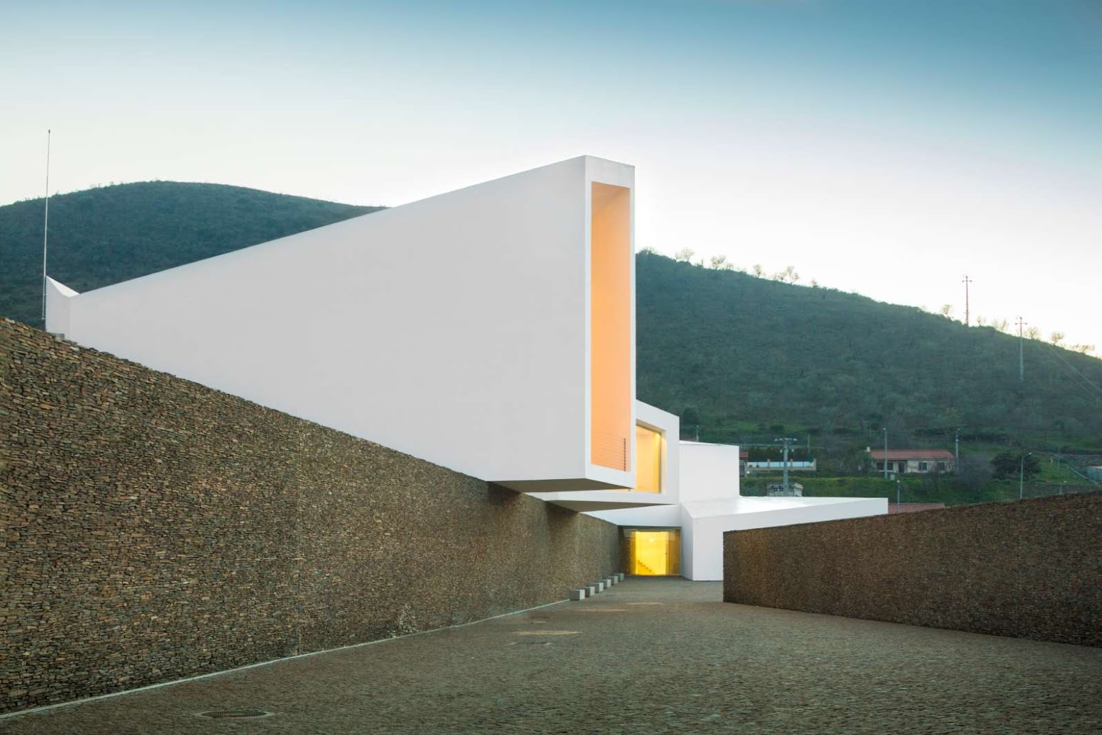 Rowing High Performance Centre by Alvaro Andrade