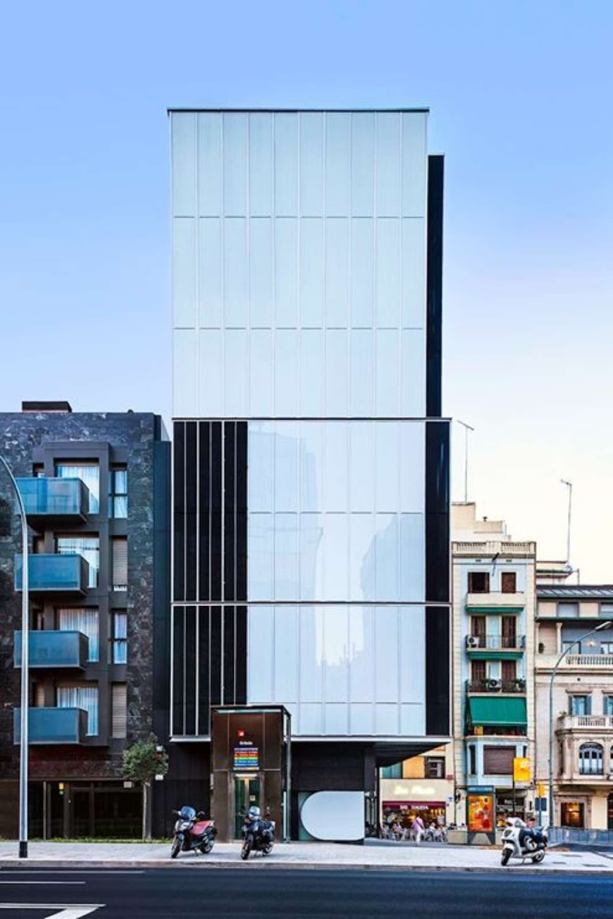 Catalan Institute of Economists by Roldán Berengué