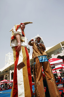 костюмированное шоу на Гран-при Бахрейна 2012