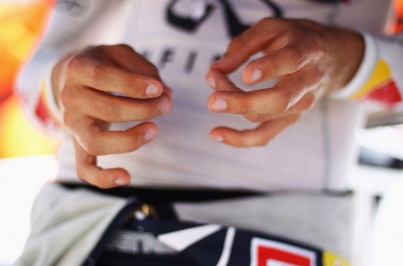 палецы Себастьяна Феттеля на Гран-при Монако 2011