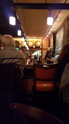 Wine Bar «Grapes Wine Bar of Annapolis», reviews and photos, 1410 Forest Dr, Annapolis, MD 21403, USA